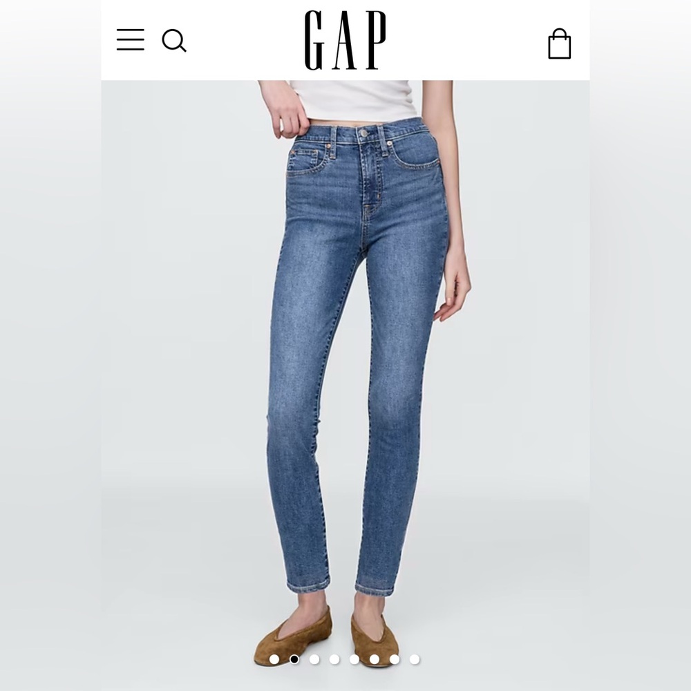 GAP Women's Classic Blue Skinny Jeans
Size 25 / 0R